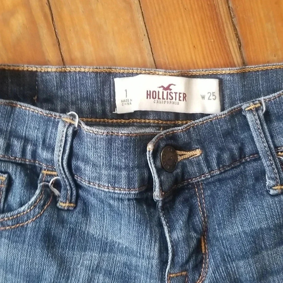 - Hollister jean shorts - Picture 4 of 5